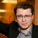 Харламов опубликовал фото с коллегами-актрисами