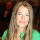 Бледные губы и совсем нет бровей: как выглядит молодуха Эрнста после 7 лет брака