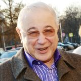 Поклонники восхитились фигурой молодой жены Петросяна в купальнике