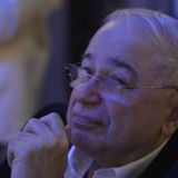 Жена Петросяна восхитила нарядом с длинным полупрозрачным шлейфом