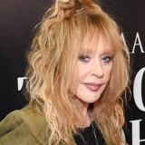 Один глаз больше другого: исколотую бабку Пугачеву обрекли на уродство