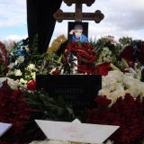 Почему не было раввина: православный крест на могиле чистокровного еврея Моисеева вызвал вопросы Почему не было раввина: православный крест на могиле чистокровного еврея Моисеева вызвал вопросы