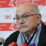 Облитый помоями Михалков грызется за миллионы у кормушки