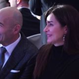 Жена Крутого предстала в роскошном костюме