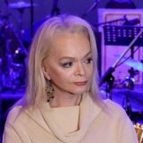 Омолодившая лицо Долина забыла про руки