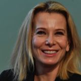 Высоцкая показала кадры в белом платье из театра