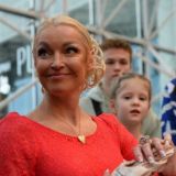 Согрешившую с пятью мужиками Волочкову силком выставили из бани: Для беременных не рекомендуем