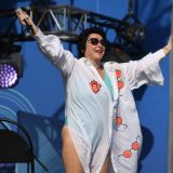 Исколотая иголками Лолита вызвала скорую прямо к сцене