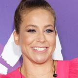 Барановская выбрала для своей новогодней елки украшения приносящего удачу цвета