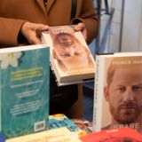 Сумма с несколькими нулями: сколько заработал принц Гарри на продаже тайн своей семьи