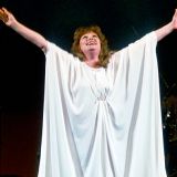 Пугачеву предостерегли от поспешной продажи недвижимости в России