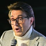 Малахова сняли на диване с девицей после 