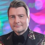 Галкин* в экстазе от кубиков, а Басков покрутил шарики: любимые игрушки российских певцов