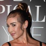 Обтянутая платьем Бузова вызвала ажиотаж