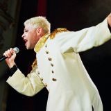 Брат в шоке: директор Моисеева начал избавляться от наследства певца Брат в шоке: директор Моисеева начал избавляться от наследства певца