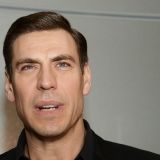 Вспотевший Дюжев объяснил свое странное поведение 