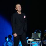 Светятся от счастья! Меньшиков вышел в свет вместе с молодой женой