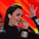 Счастливая певица Слава показала новорожденную внучку