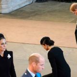 Маркл еле вынесла Миддлтон у могилы Елизаветы II