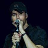 Энрике Иглесиас не смог выйти на сцену из-за болезни