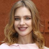 Родившая пятерых детей Водянова сверкнула упругой грудью