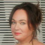 Поцелуи со сцены: Гузеева пошла ва-банк с мужчиной у всех на виду