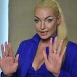 Опасно для жизни: поклонники обратившейся к косметологу Волочковой бьют тревогу 