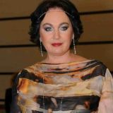 Обожаю: известный певец не устоял перед Ларисой Гузеевой