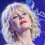 Шея выдает с головой: пластический хирург раскрыл секрет красоты Валерии