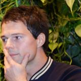 А как же Акиньшина? Козловский жмется с очередной девицей