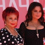 Самая сексуальная пенсионерка: как одевается мама Наташи Королевой