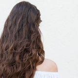 Топ-5 причин, почему волосы секутся и выпадают / Устраняем проблему