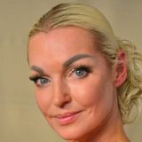 Волочкова обнародовала редкий кадр Кадышевой без парика