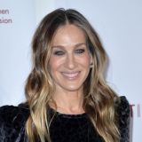 Выглядит как девочка: актриса Сара Джессика Паркер отмечает 59-летие