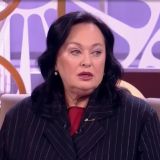 В постели с крошками и машет хлыстом: сердитую на мужа Гузееву довел сюрприз