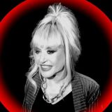 Слезы. Сердце. Алла: россияне отказываются верить в уход Пугачевой