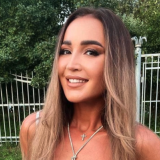 Покинувшую Россию Бузову заподозрили в интрижке с женатым мужчиной