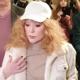 Неожиданно для всех Аллу Пугачеву без мужа и детей заметили в центре Сочи 