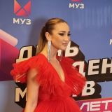 Жених не пришел к стоящей у ЗАГСа при полном параде Бузовой