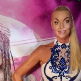 Волочкову в неприличной позе застукали на улице