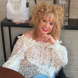 Шансы 75-летней Пугачевой вернуться на большую сцену свели к нулю