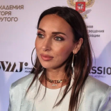 Раскованная Алсу поразила россиян откровенным видом на фоне развода с Абрамовым