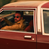 Александр Петров появился в образе двух братьев-близнецов в трейлере комедии 