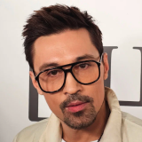 Билан подвергнул свою жизнь огромному риску на опасной высоте 