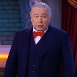 После скандала молодая жена Евгения Петросяна уехала из России 