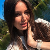 Вызвавшая недоумение Костенко сцепилась с уколовшей ее поклонницей