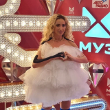 Оказавшаяся на кушетке под капельницей Бузова вызвала тревогу