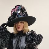 Известного стилиста Зверева несколько лет третирует пожилая шизофреничка