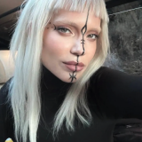 У вышедшей на сцену в странно состоянии Глюкозы потребовали вернуть деньги зрителям