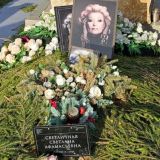 Ни единого цветочка: как сейчас выглядит могила актрисы Светланы Светличной